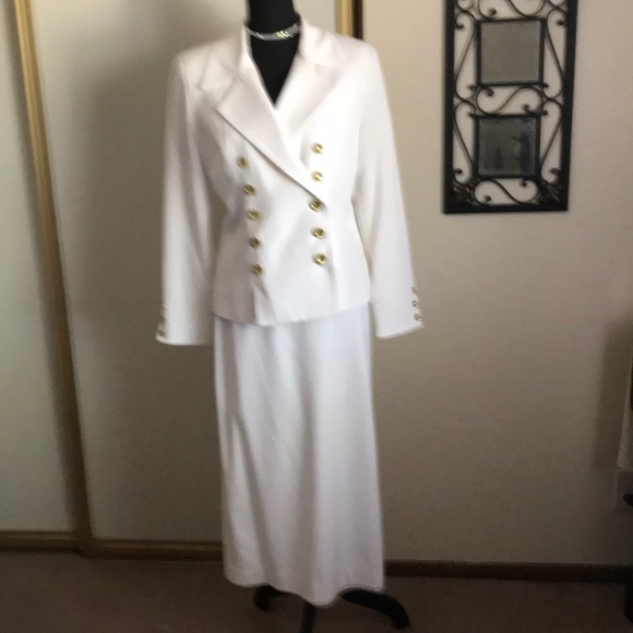 Monroe & Main Dresses & Skirts - Monroe and Main White 2-Piece Suit